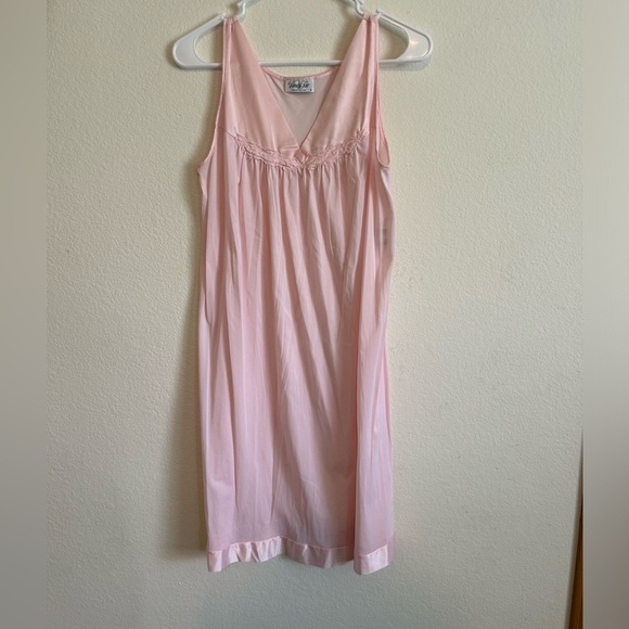 Vanity Fair Light pink 100% nylon sleeveless nightgown Made in the USA Small - Picture 1 of 9